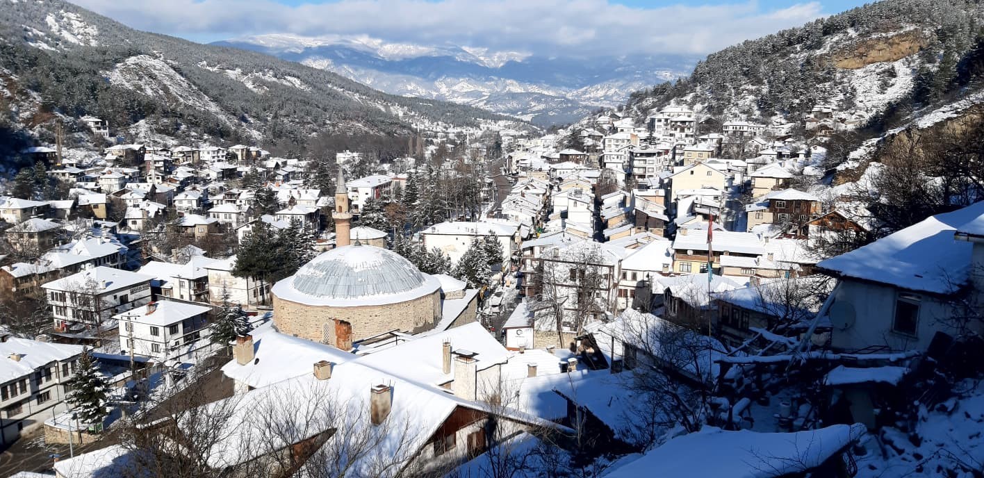 Tarihi osmanlı kasabasında kış güzelliği