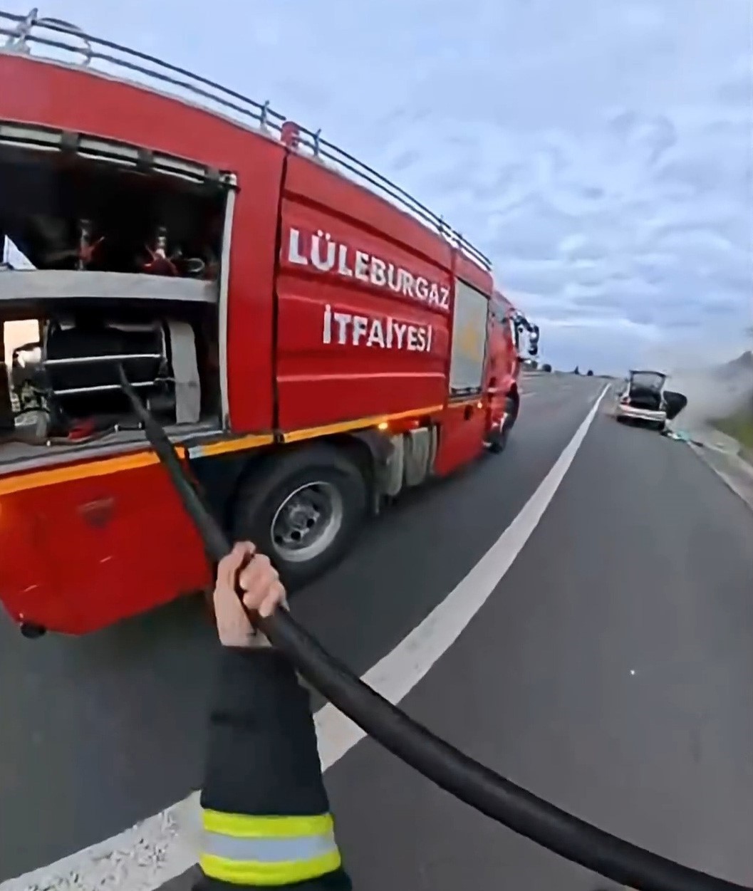 Tekirdağ-Kırklareli sınırında araç yangını: Ekipler zamanla yarıştı