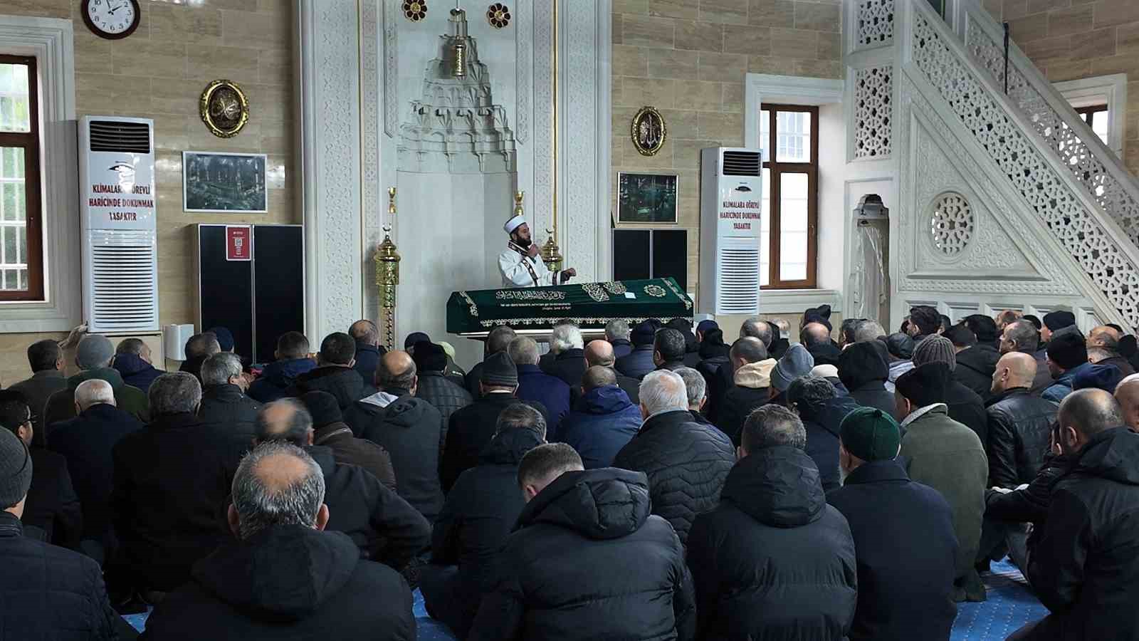 Servis kazasında hayatını kaybeden şoför, son yolculuğuna uğurlandı