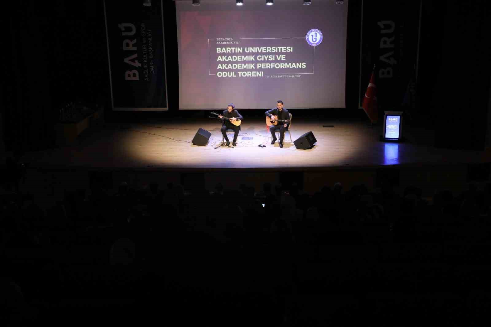 BARÜ’de "Akademik Giysi ve Akademik Performans Ödül Töreni" gerçekleştirildi