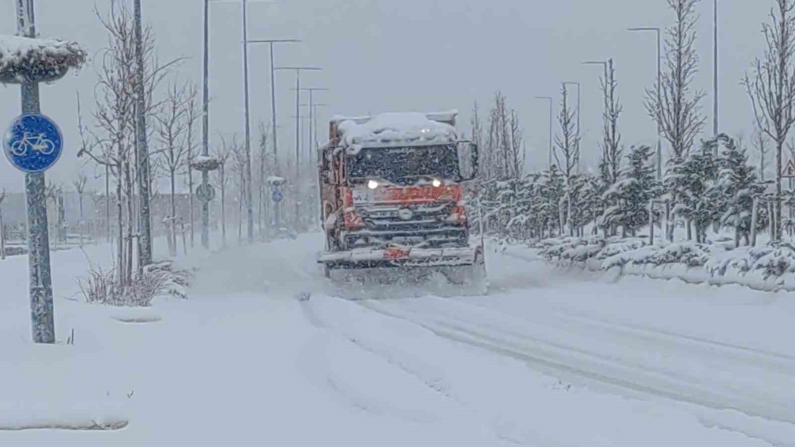 Van&rsquo;da kar yağışı hayatı olumsuz etkiliyor
