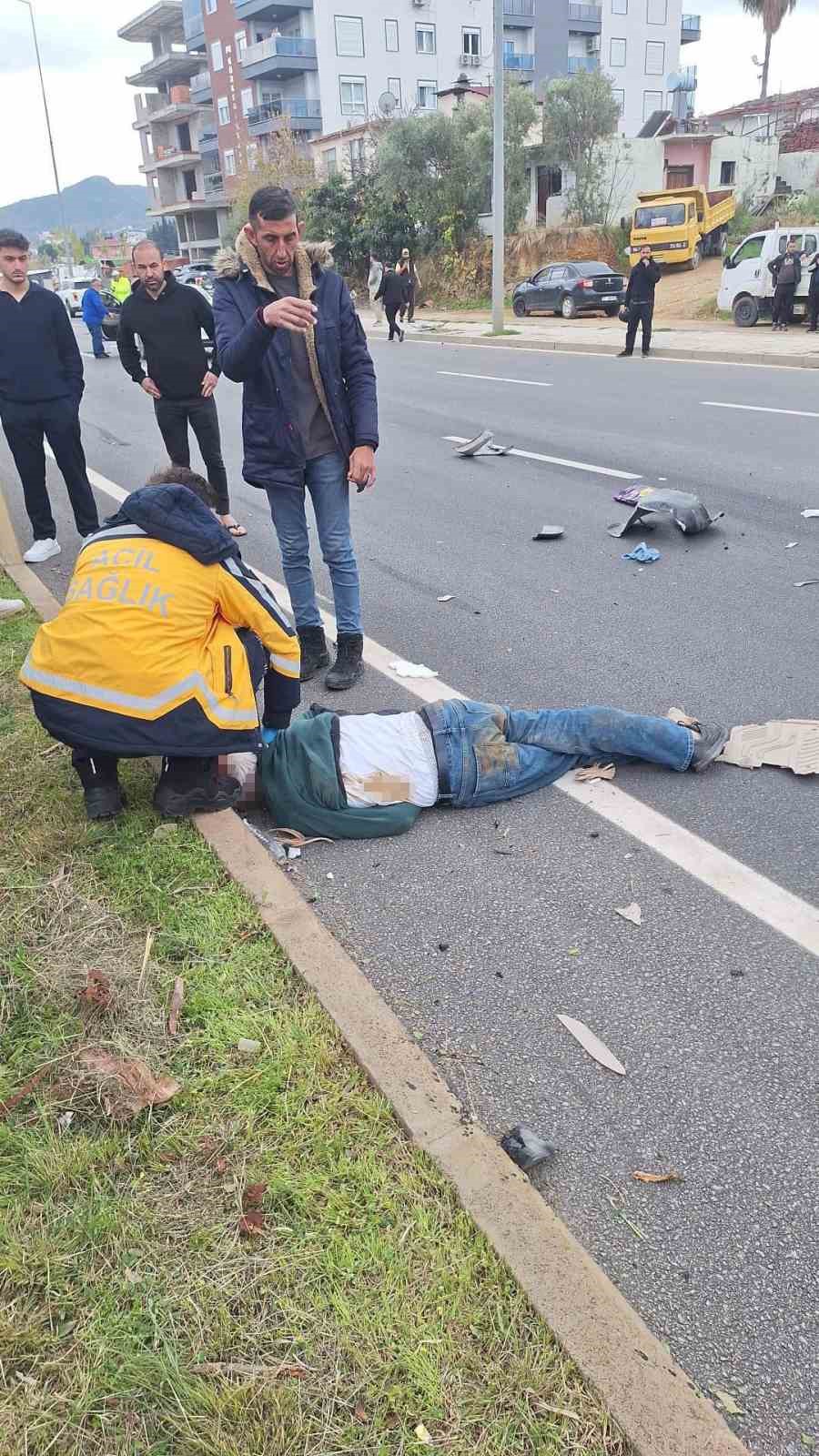 Gazipaşa&rsquo;da ak&uuml;l&uuml; motosiklete otomobil &ccedil;arptı: 1 &ouml;l&uuml;
