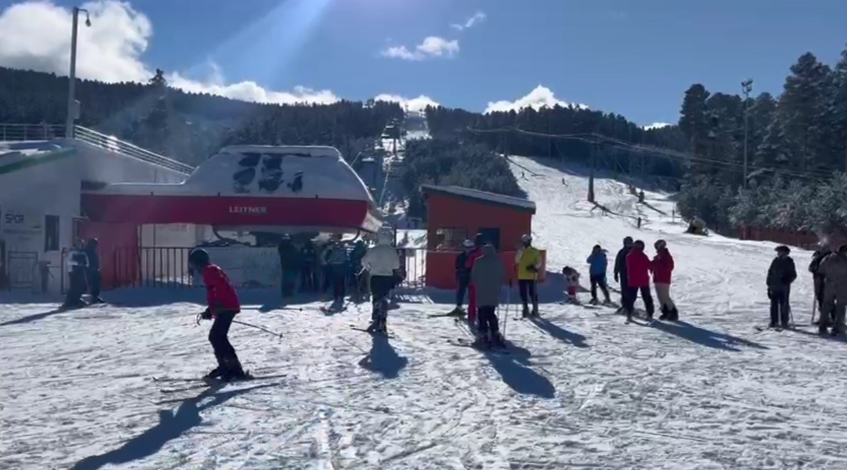 Sarıkamış Kayak Merkezi’nde hafta sonu yoğunluğu