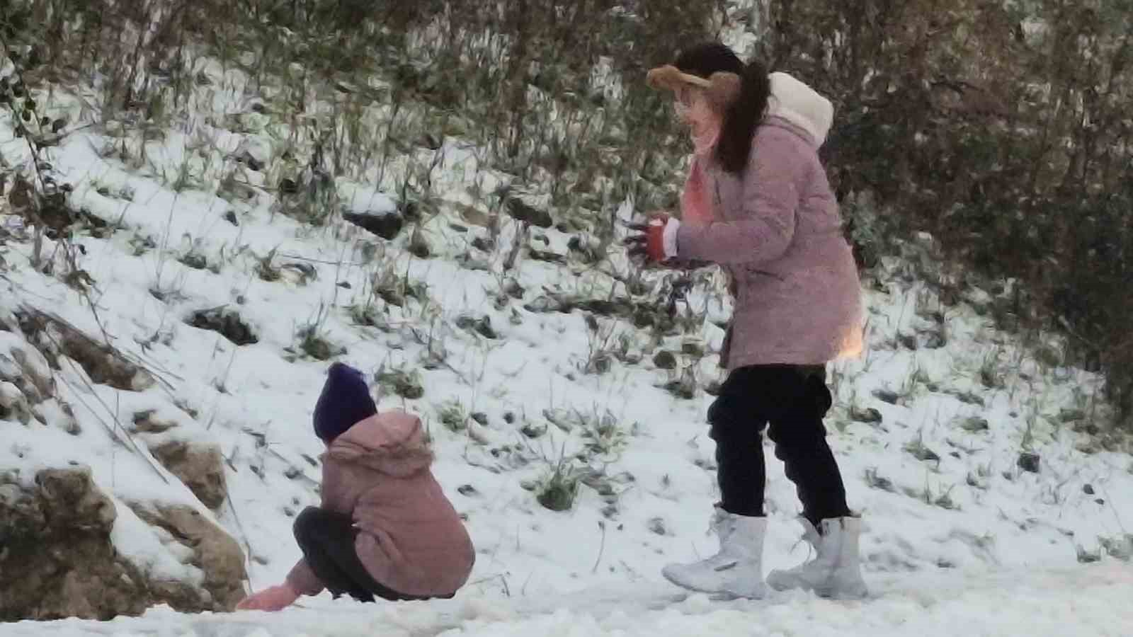 Bartın&rsquo;da kar yağışı etkisini s&uuml;rd&uuml;r&uuml;yor
