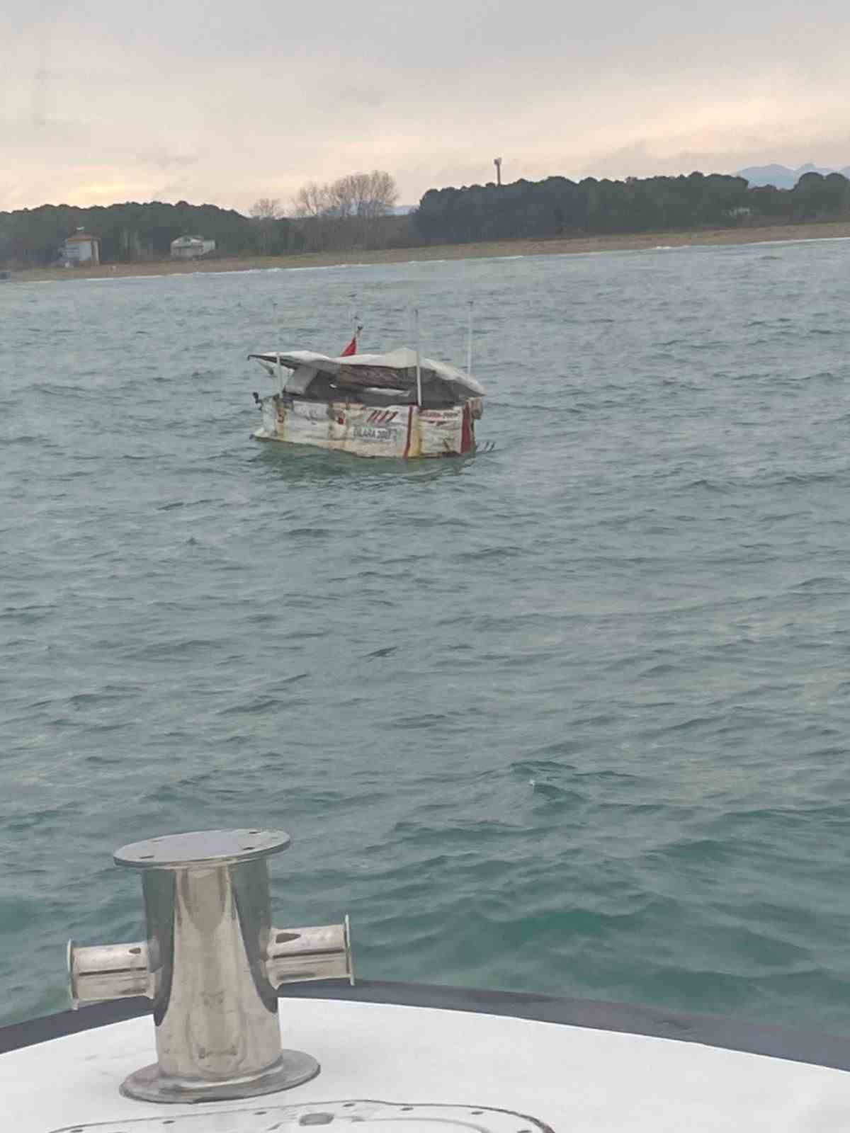 Tekkek&ouml;y a&ccedil;ıklarında s&uuml;r&uuml;klenen tekne kurtarıldı
