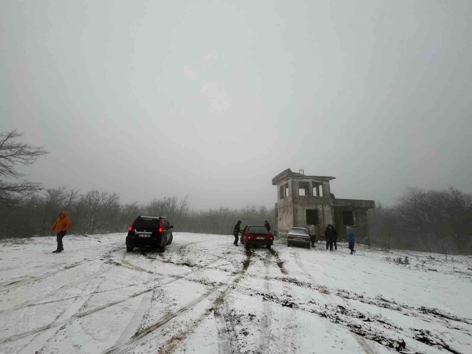Çanakkale’de mevsimin ilk karı yağdı