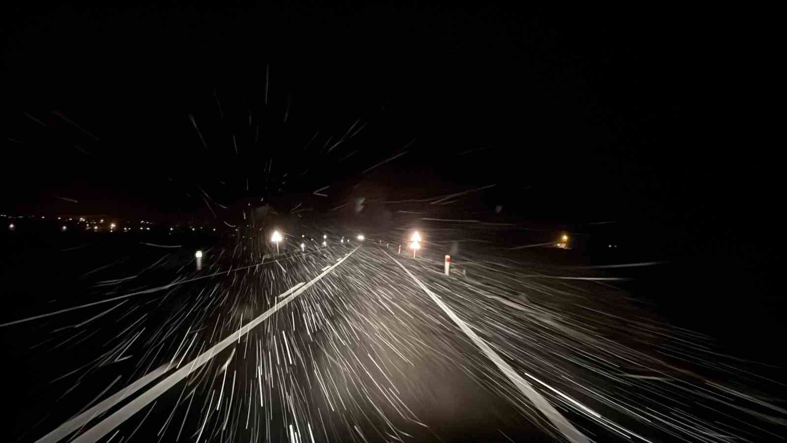 Afyonkarahisar’da beklenen kar yağışı başladı