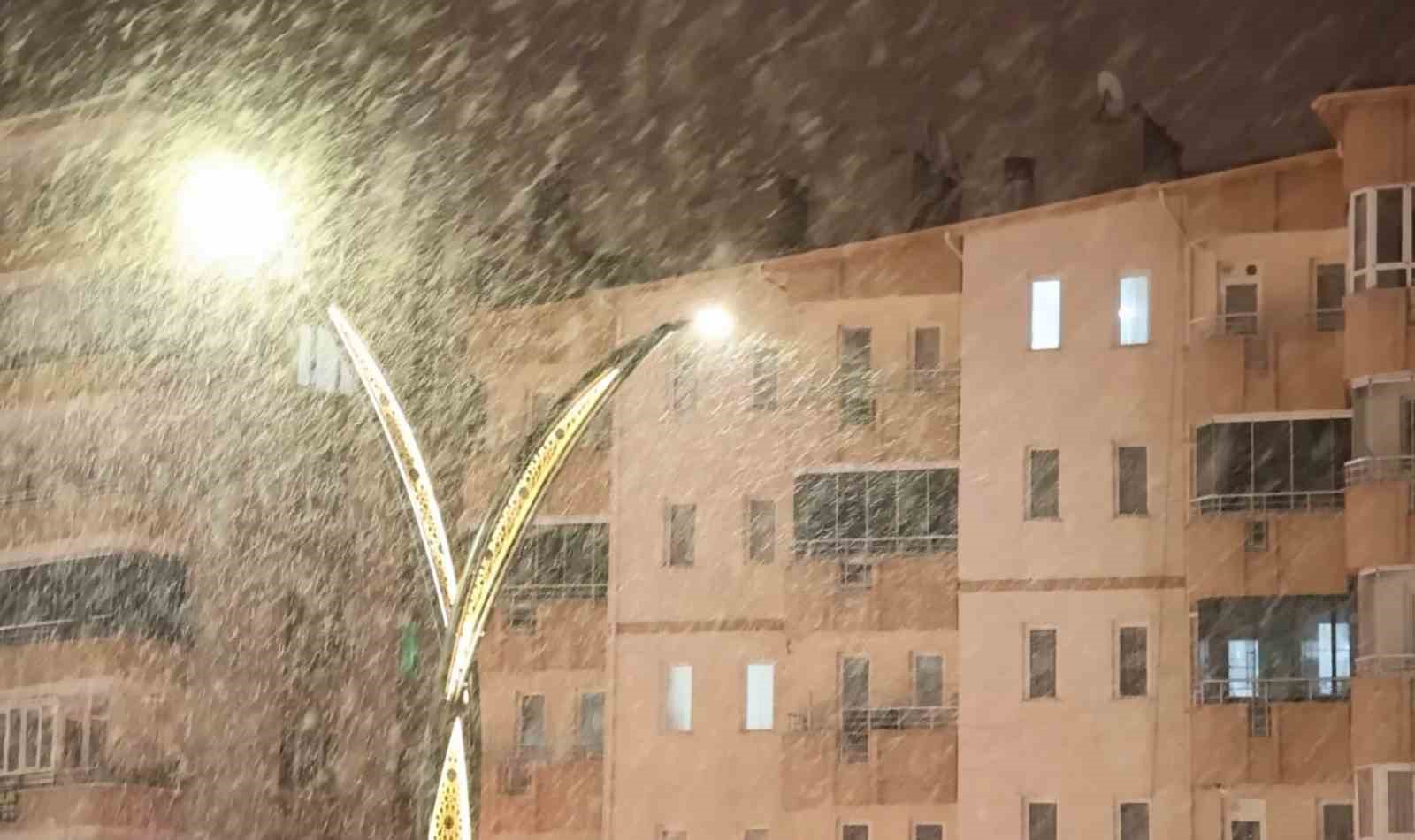 Aksaray&rsquo;da beklenen kar yağışı başladı
