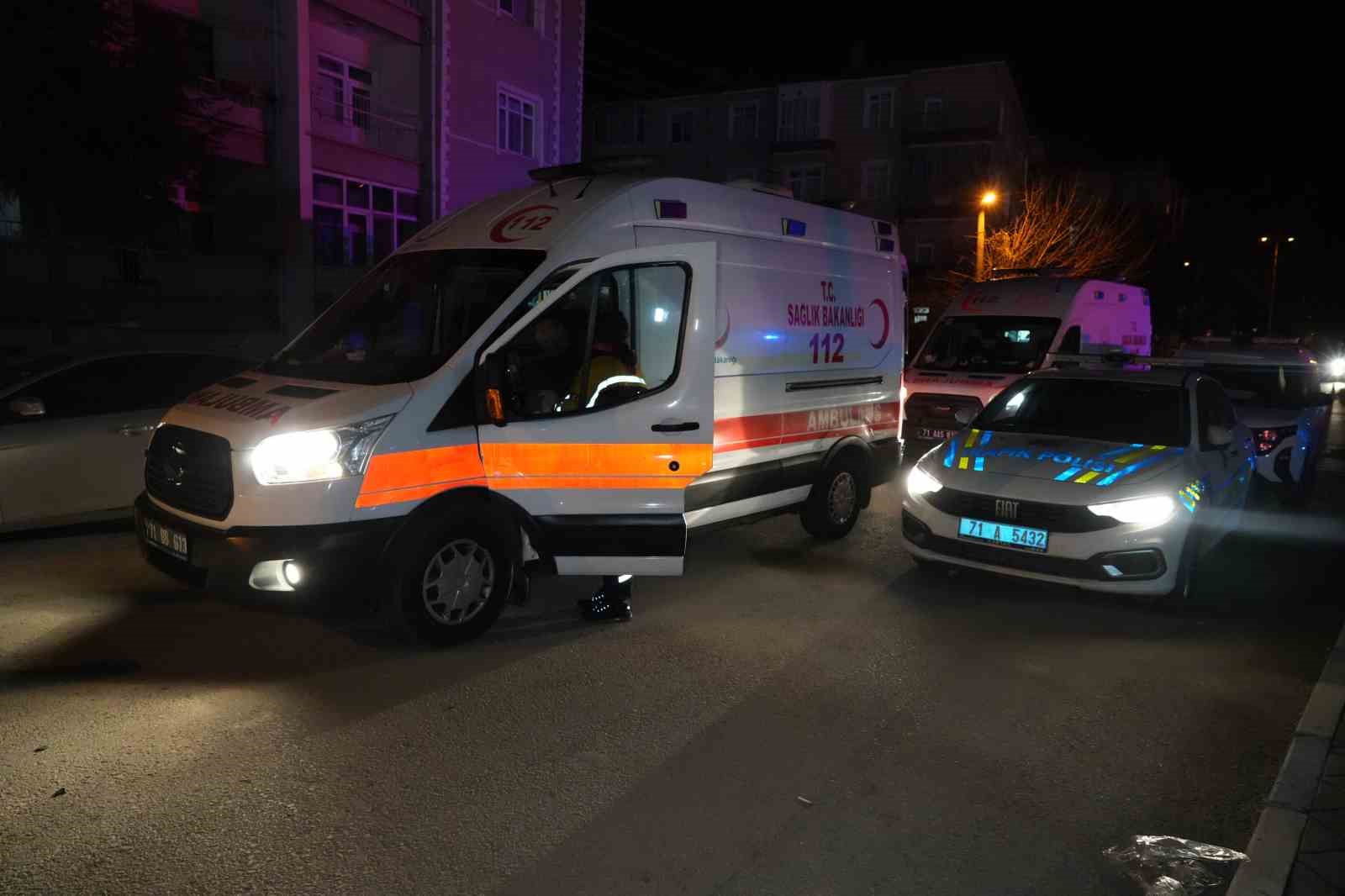 Kafa kafaya &ccedil;arpışan iki Tofaş otomobil hurdaya d&ouml;nd&uuml;: 3 yaralı
