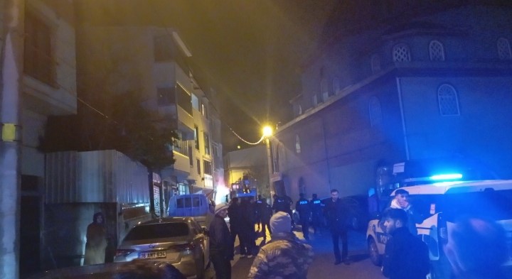 Bursa&rsquo;da apartmanın deposunda &ccedil;ıkan yangın paniğe neden oldu: 1 kişi hastaneye kaldırıldı
