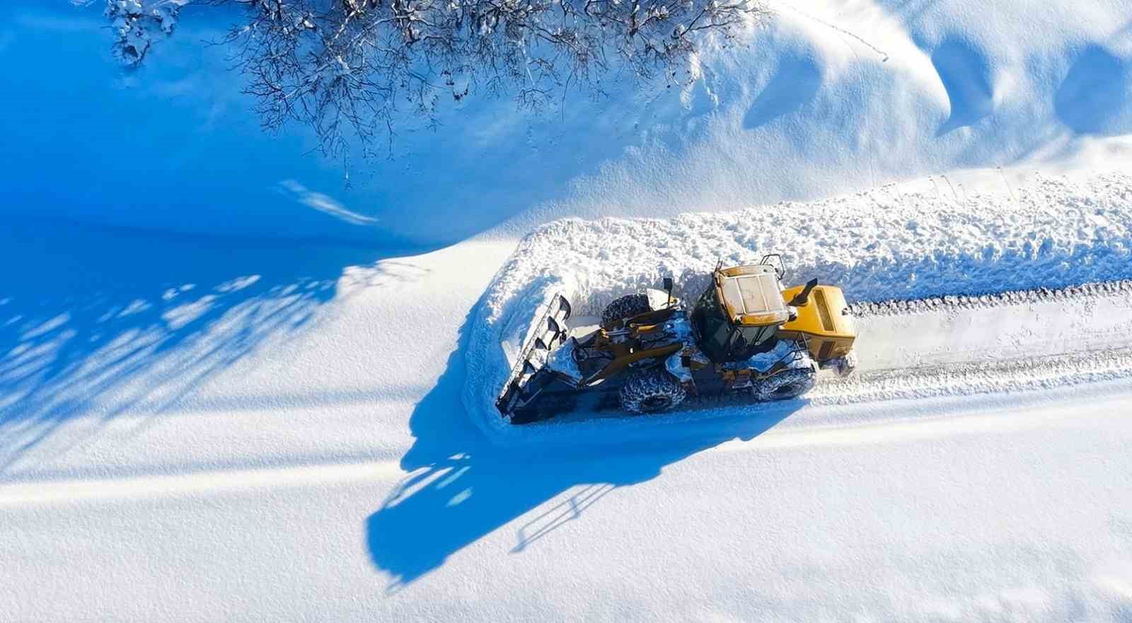 Muş&rsquo;ta bir g&uuml;nde 333 k&ouml;y yolu ulaşıma a&ccedil;ıldı
