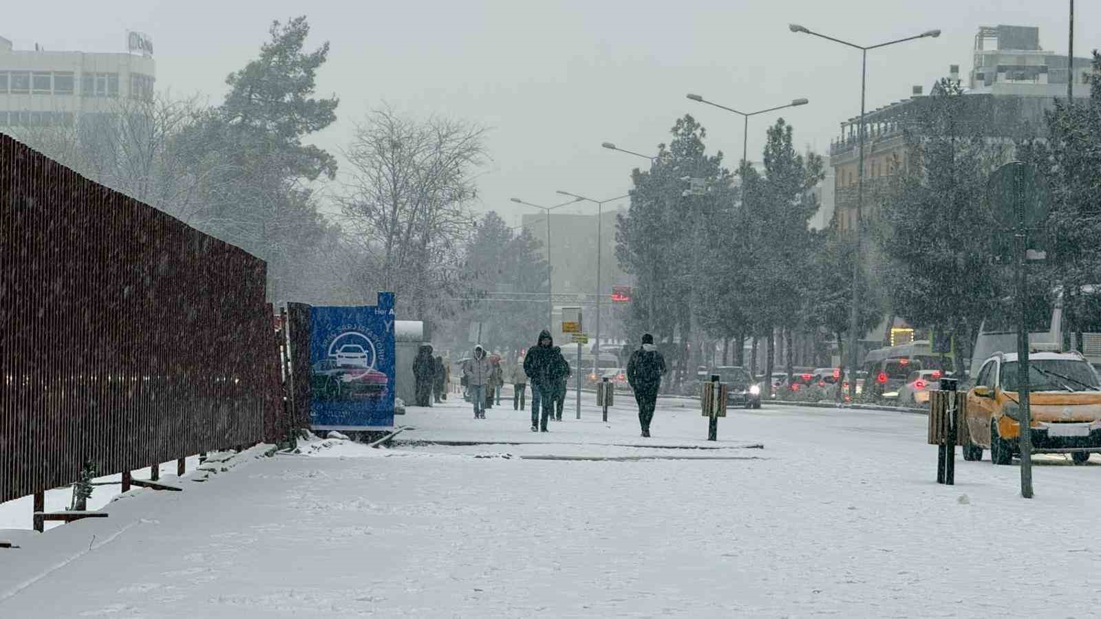 Diyarbakır&rsquo;da kar yağışı etkili oldu
