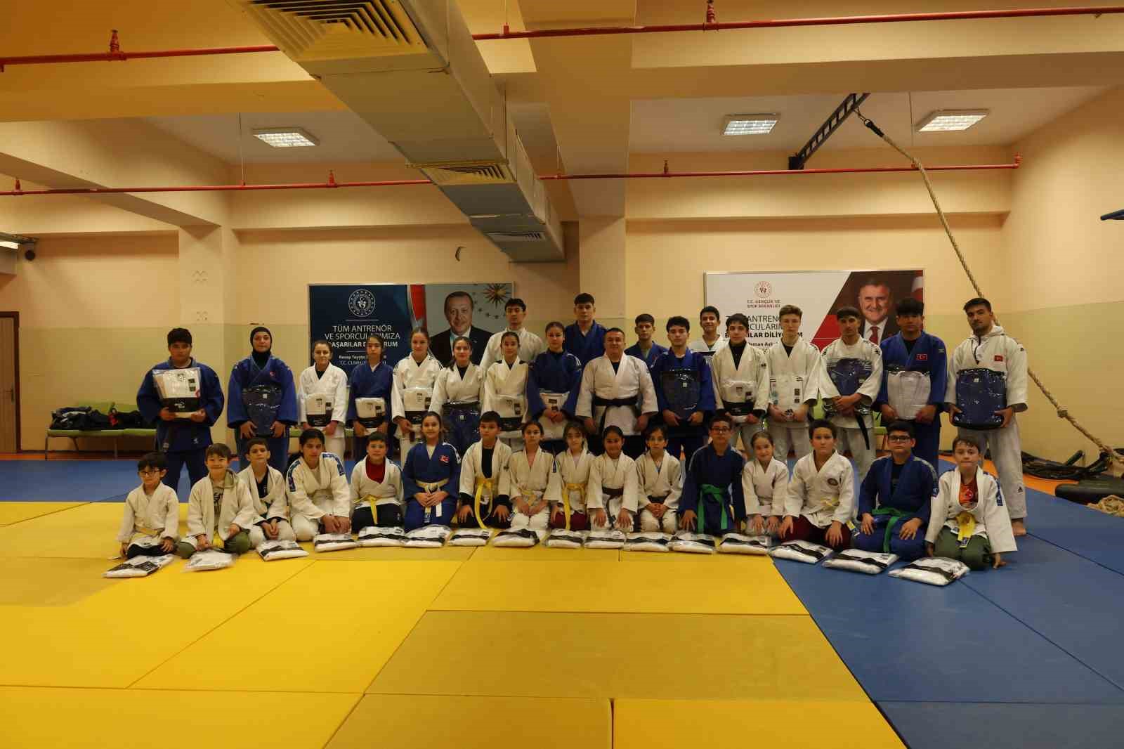 Bilecik&rsquo;te judoculara moral veren antrenman
