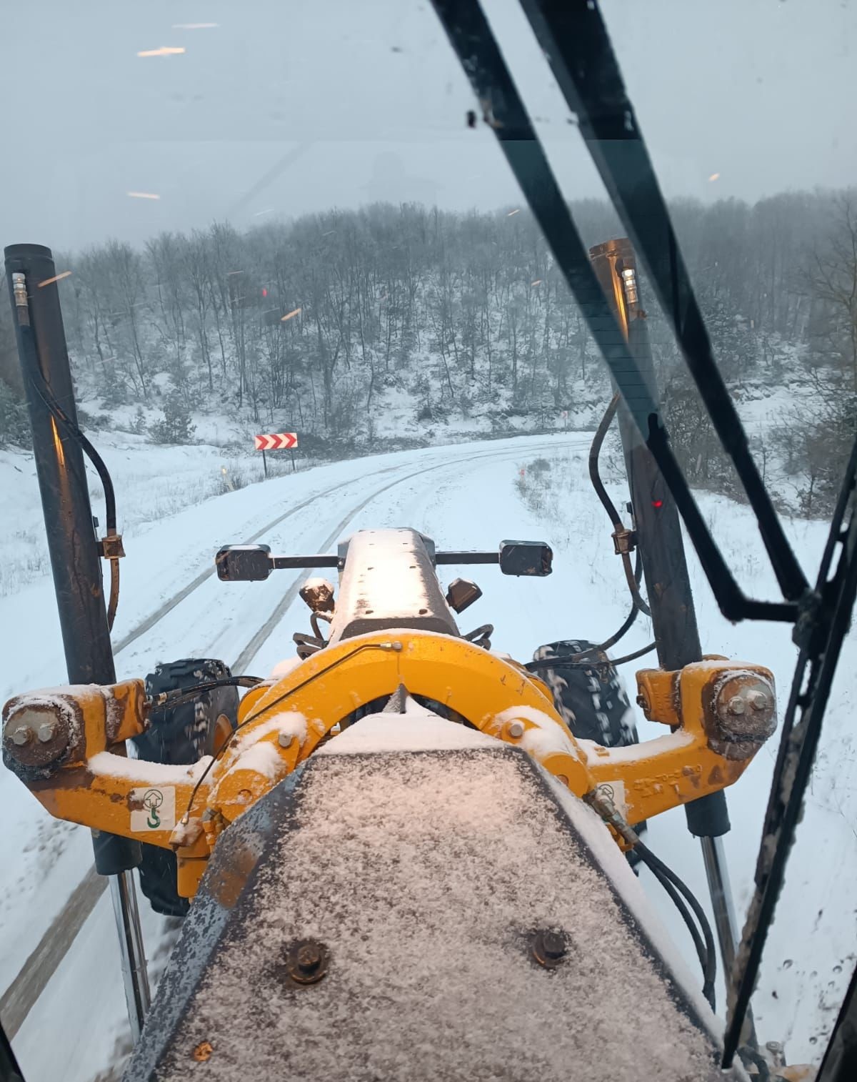 Kar yağışının etkili olduğu Bilecik’te ekipler sahada