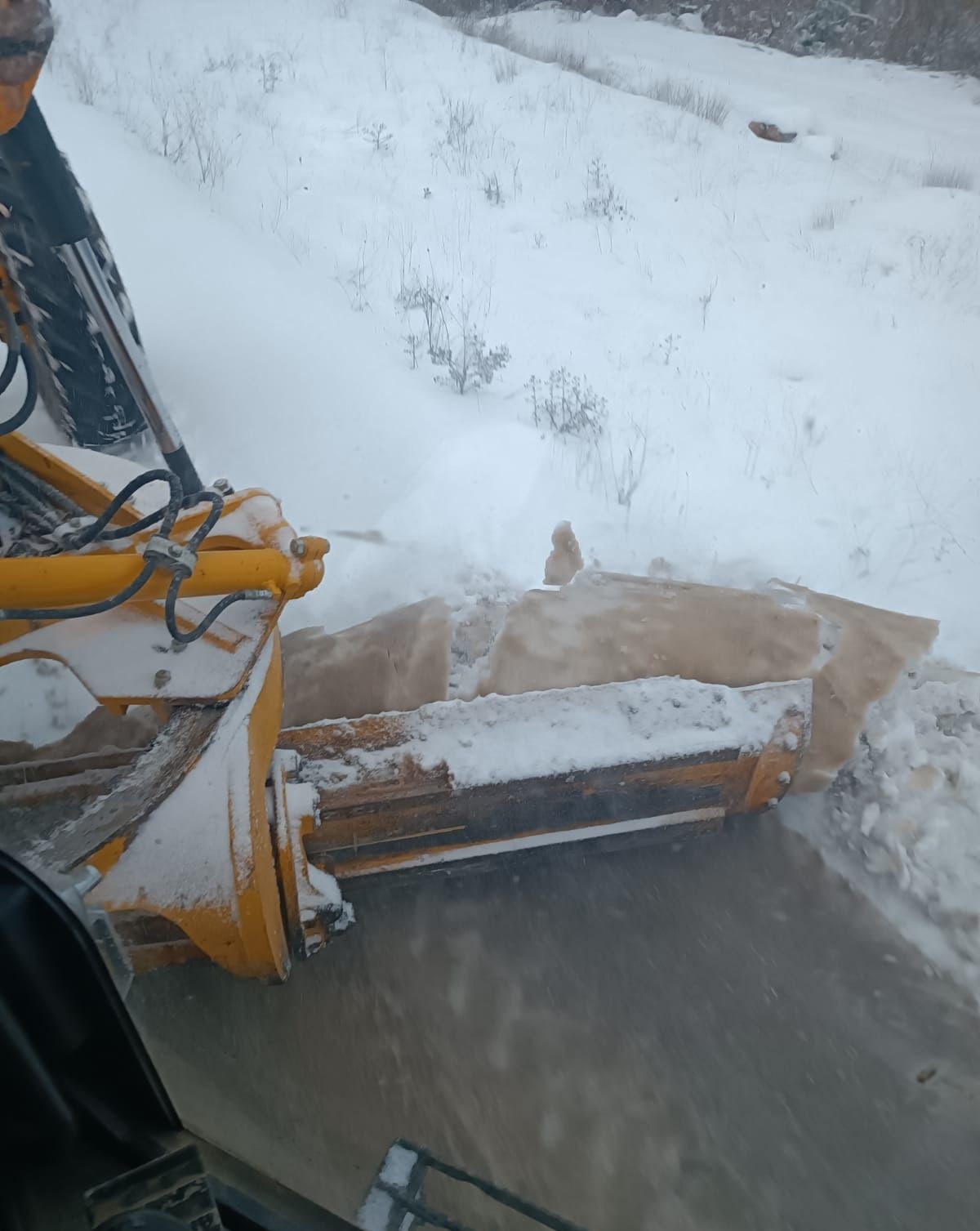 Kar yağışının etkili olduğu Bilecik&rsquo;te ekipler sahada
