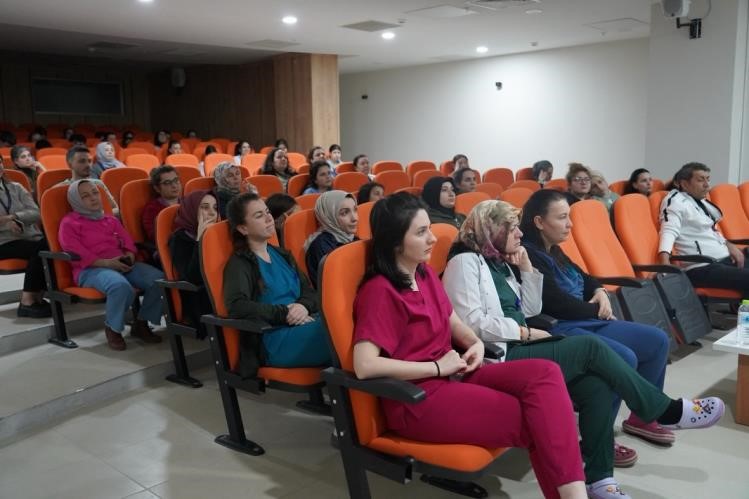 Bilecik’te sağlıkçılara ’Kalp Masajı ve Hayat Kurtarma Eğitimi’ verildi