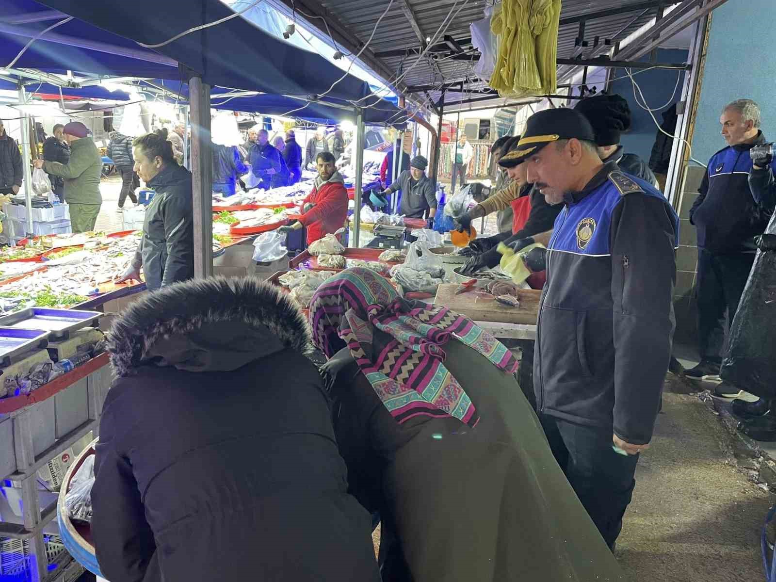 Şik&acirc;yet &uuml;zerine balık tezg&acirc;hları denetlendi
