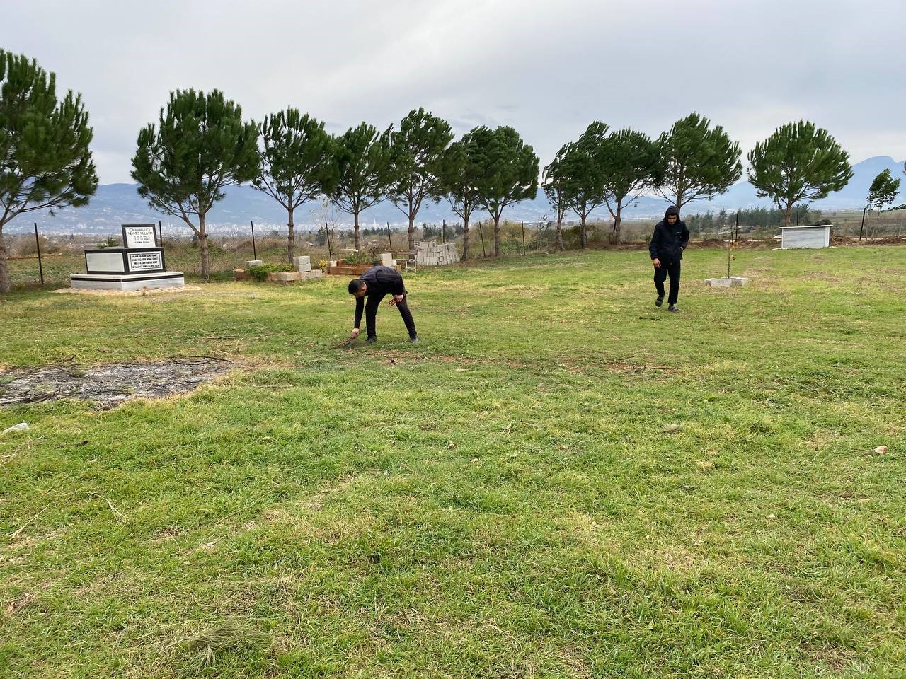 Osmaniye’de gençlerden örnek davranış: Bayrak yenilendi, çeşmeler onarıldı