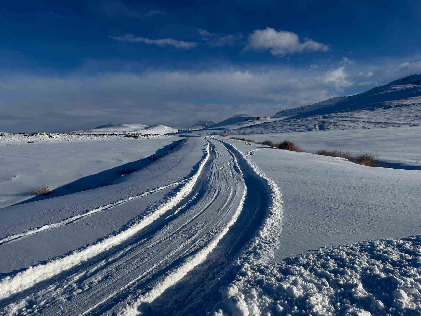 Patnos’ta karla mücadele devam ediyor