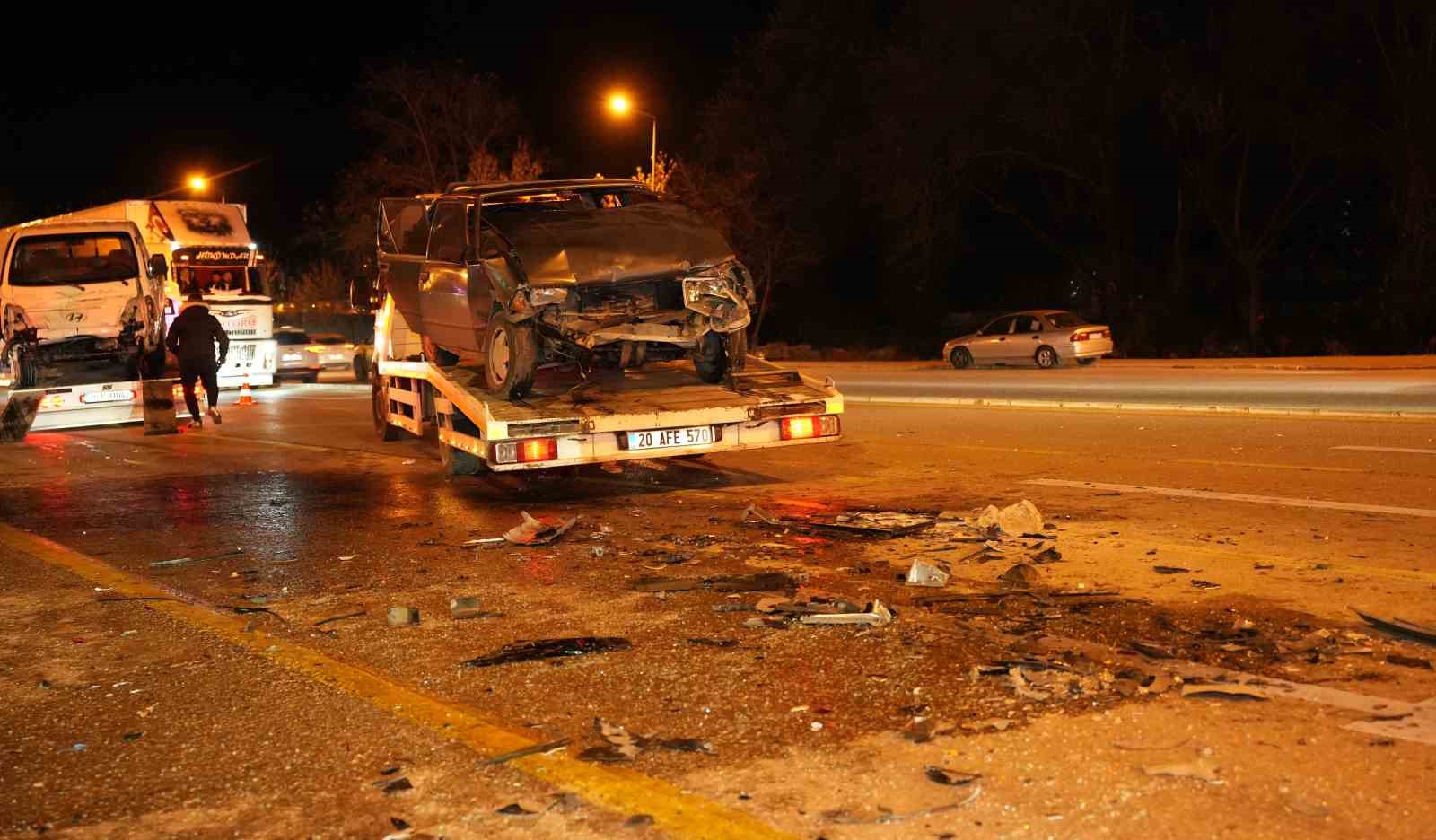 Denizli&rsquo;de 5 aracın karıştığı zincirleme kaza &ccedil;ok sayıda kişi yaralandı
