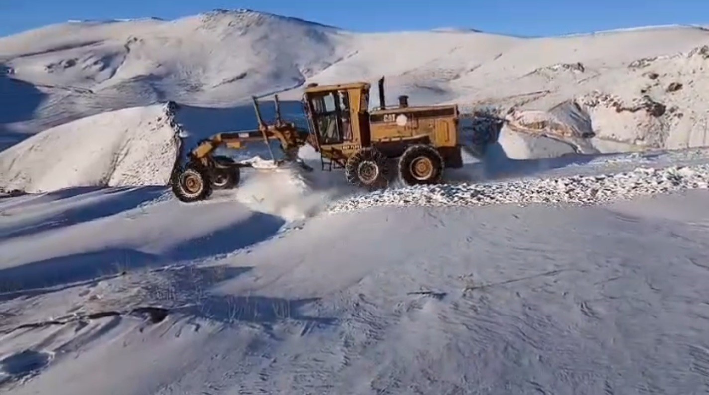 Kars&rsquo;ta kapalı k&ouml;y yolu kalmadı
