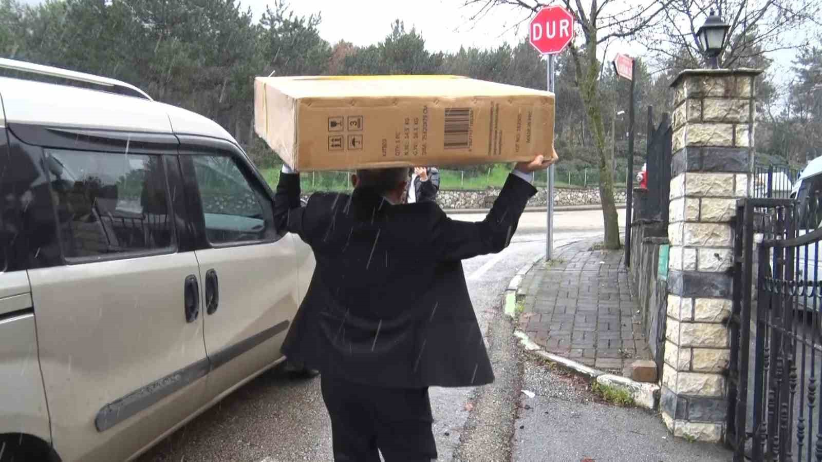 Karlı havada yürekleri ısıtan yardım