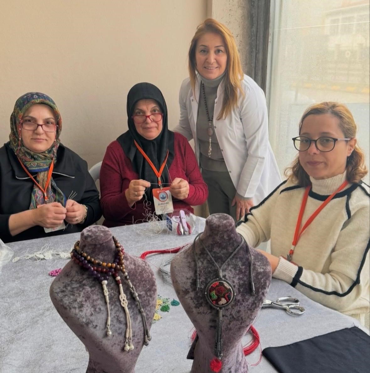 Annesi için bekledi, üniversite hayalini 53 yaşında gerçekleştirdi