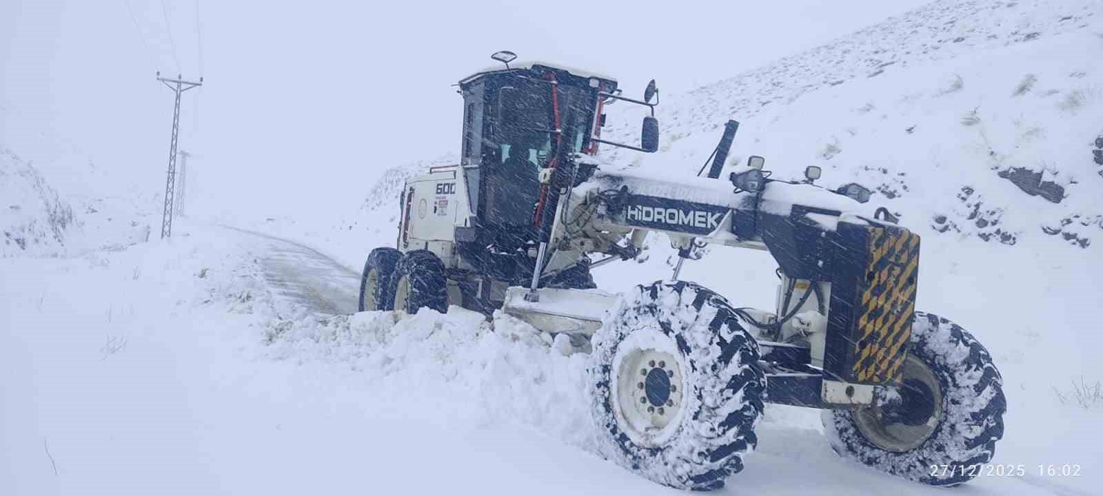 Elazığ’da 423 köy yolu ulaşıma kapandı, ekiplerin çalışması sürüyor