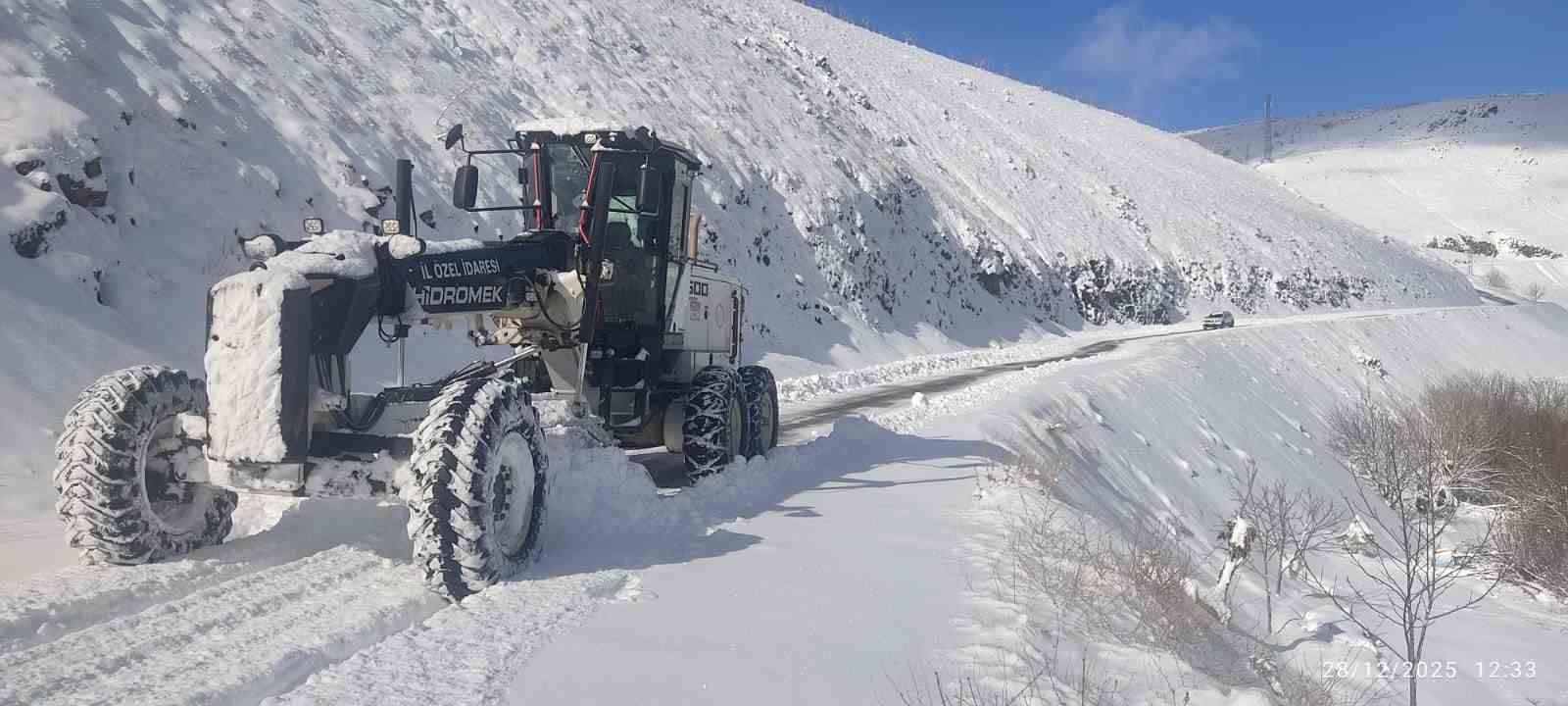 Elazığ’da 423 köy yolu ulaşıma kapandı, ekiplerin çalışması sürüyor
