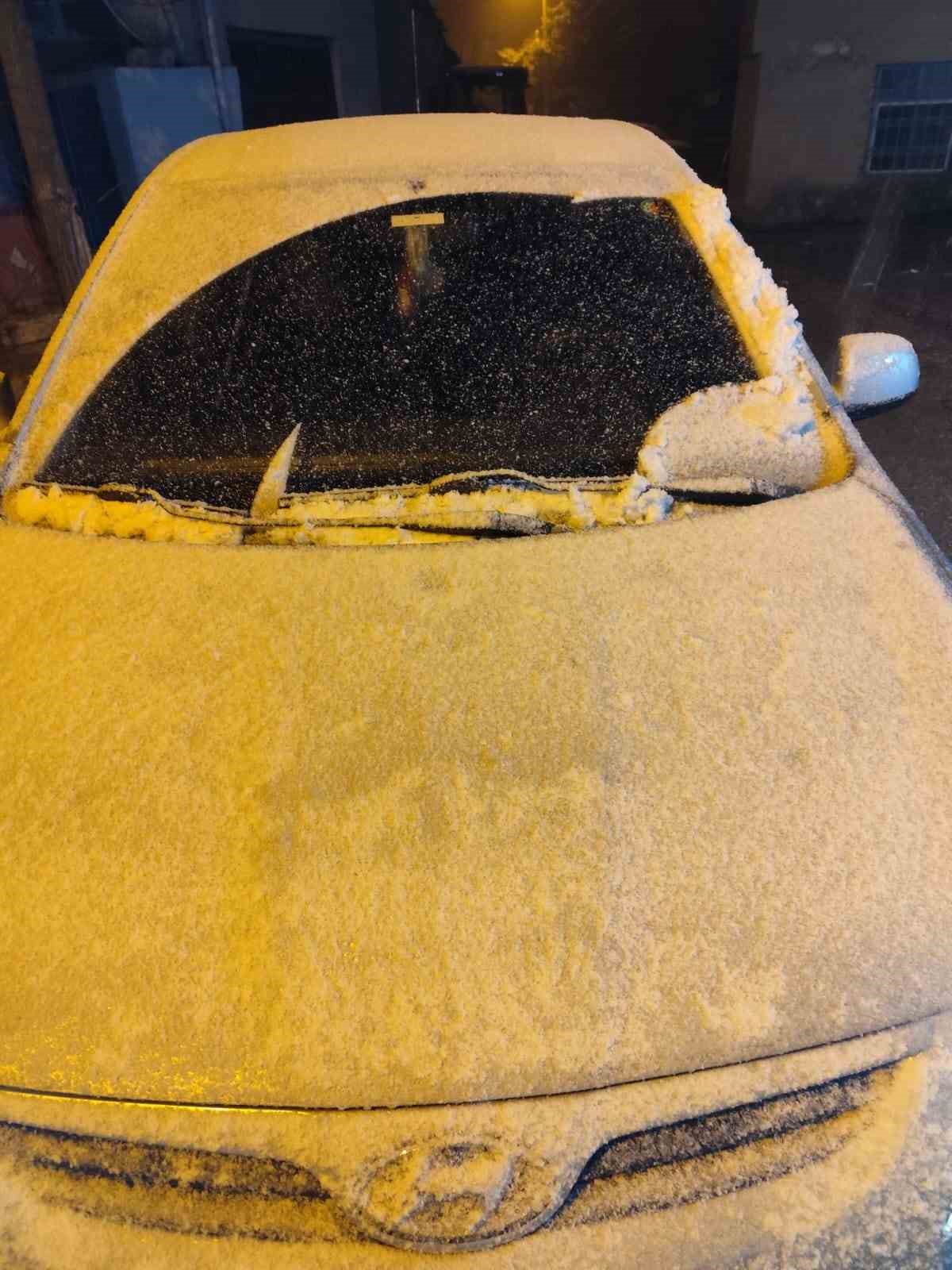 Denizli&rsquo;nin y&uuml;ksek kesimleri beyaza b&uuml;r&uuml;nd&uuml;
