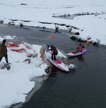 Tokat-Ordu sınırında donan mendereslerde kano yaptılar
