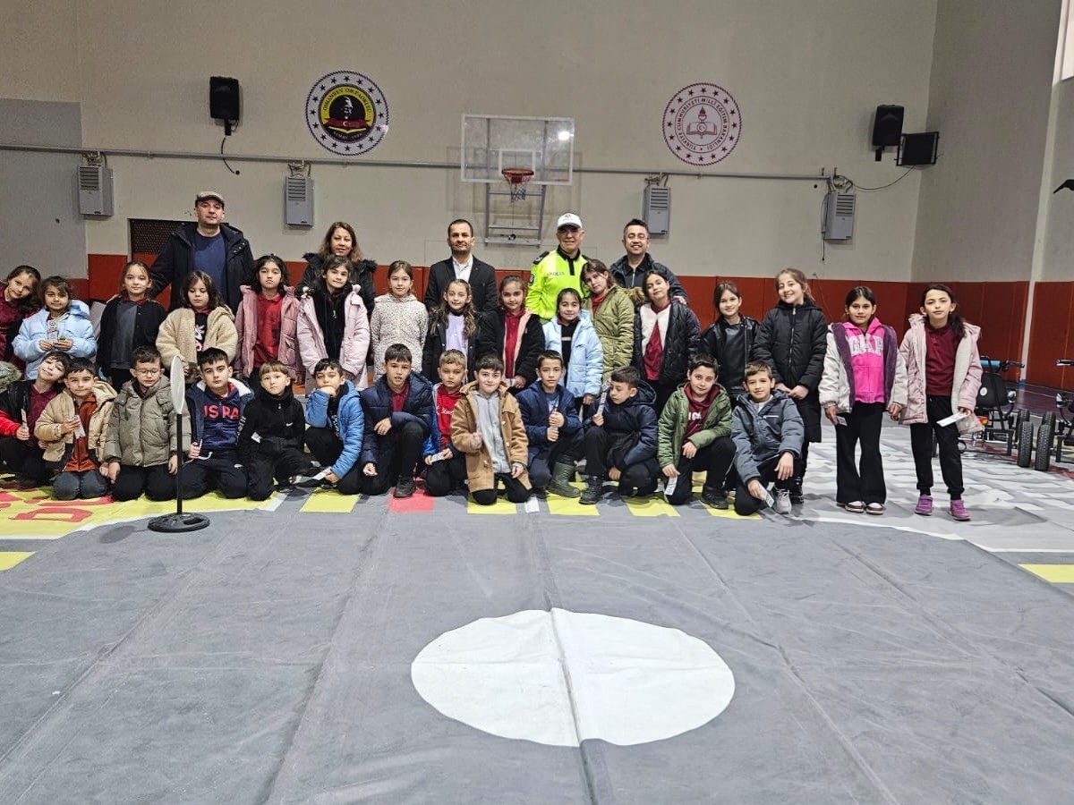 Kütahya İl Emniyeti’nden Simav’da trafik eğitimi ve bilgilendirme faaliyetleri