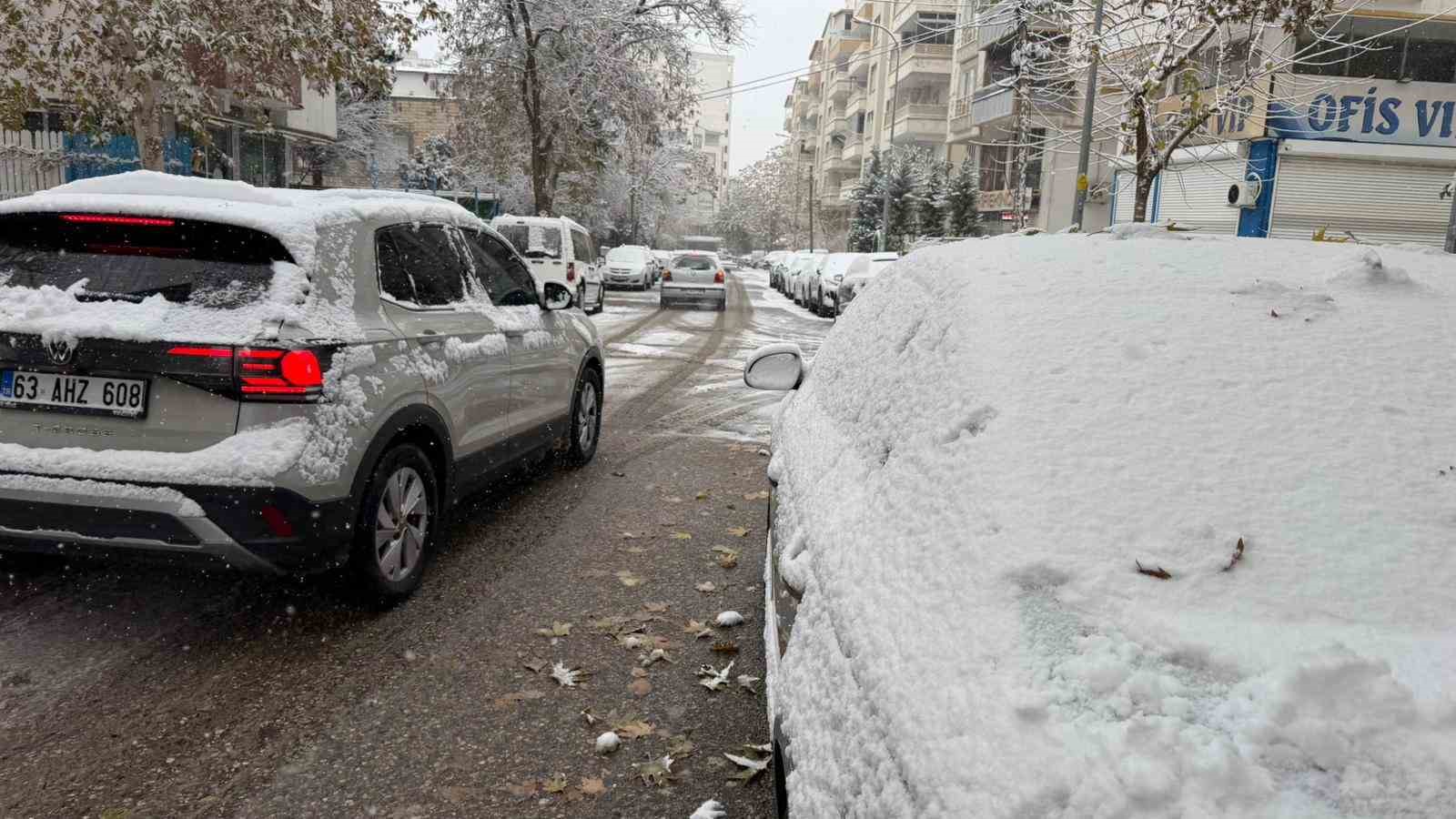 Siverek&rsquo;te kar yağışı hayatı olumsuz etkiledi
