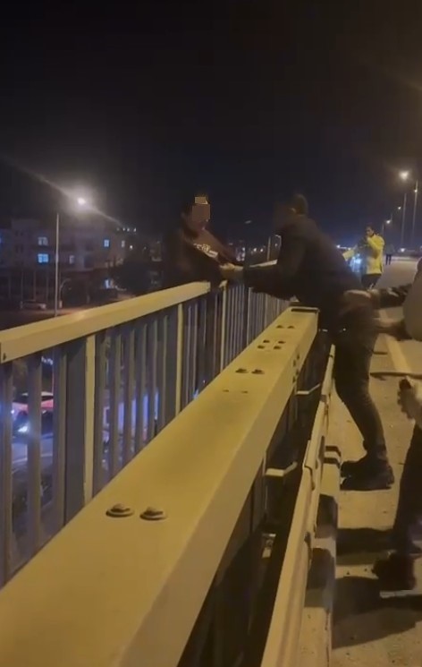 Polisin bir kadını &ouml;l&uuml;m&uuml;n ucundan aldığı olayda s&ouml;zleriyle pes dedirten kişi g&ouml;zaltına alındı
