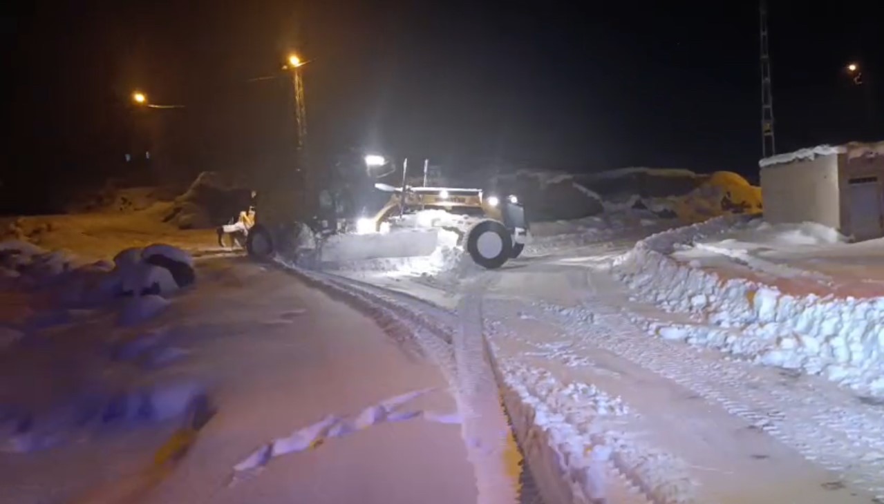 Iğdır&rsquo;da karla kapanan k&ouml;yde yaralanan vatandaşa ekipler ulaştı
