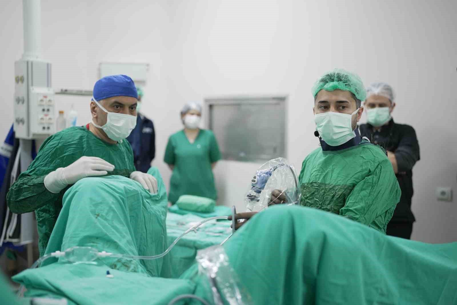 Malatya Eğitim ve Araştırma Hastanesi&rsquo;nde 320 kişinin katıldığı canlı cerrahi kursu
