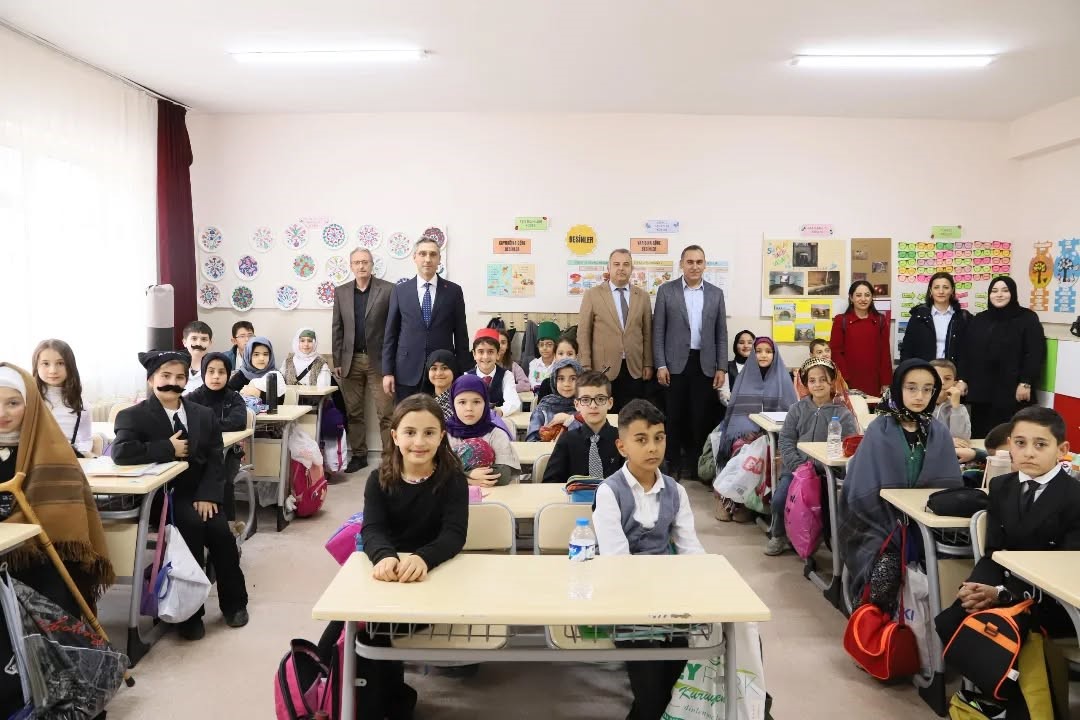 Bayburt&rsquo;ta &ouml;ğrencilere &rsquo;Okuma Halkaları Projesi&rsquo; ile kitap okuma alışkanlığı kazandırılıyor
