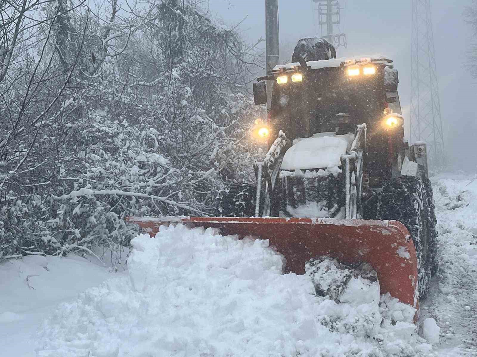 Düzce’de kar nedeniyle 37 köy yolu ulaşıma kapandı