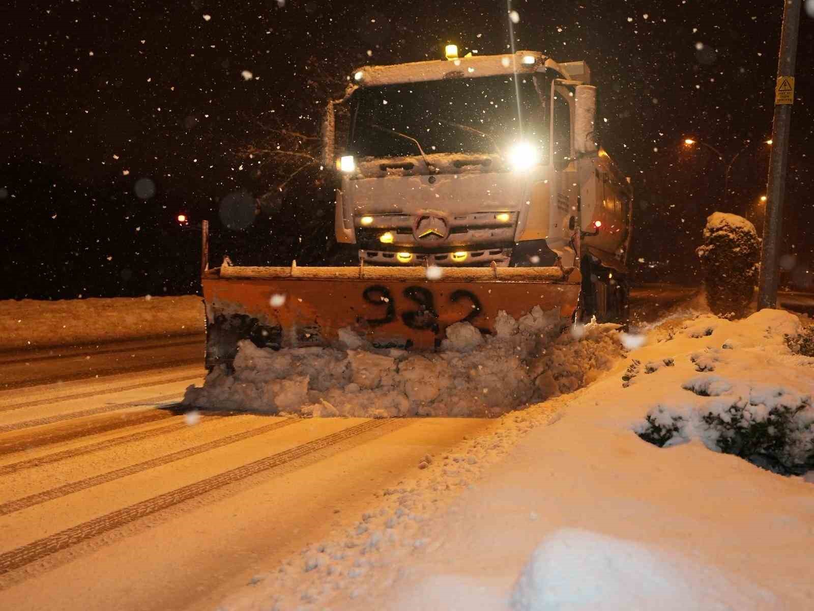 D&uuml;zce&rsquo;de kar nedeniyle 37 k&ouml;y yolu ulaşıma kapandı
