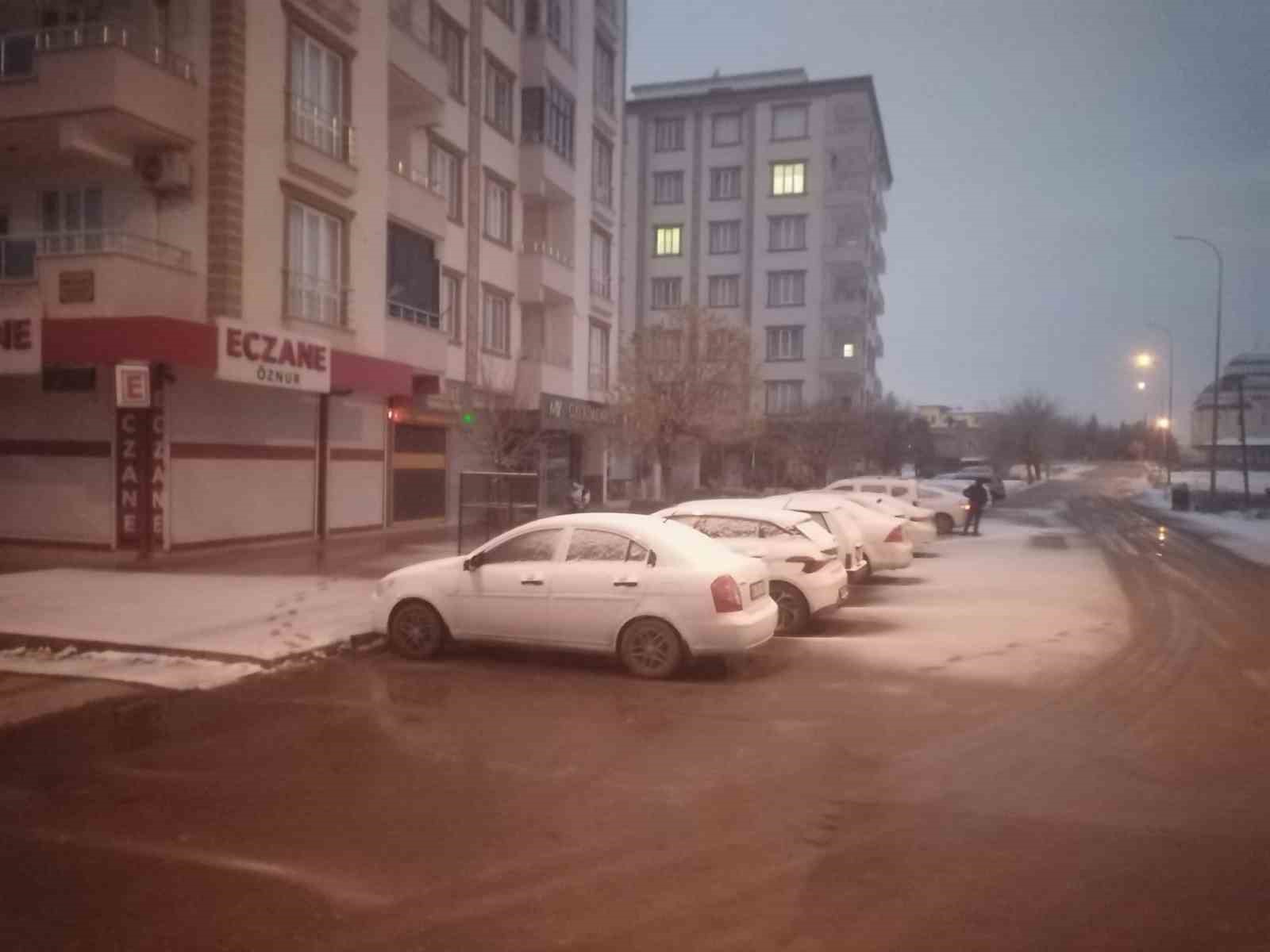 Yavuzeli’nde kar yağışı etkili oldu