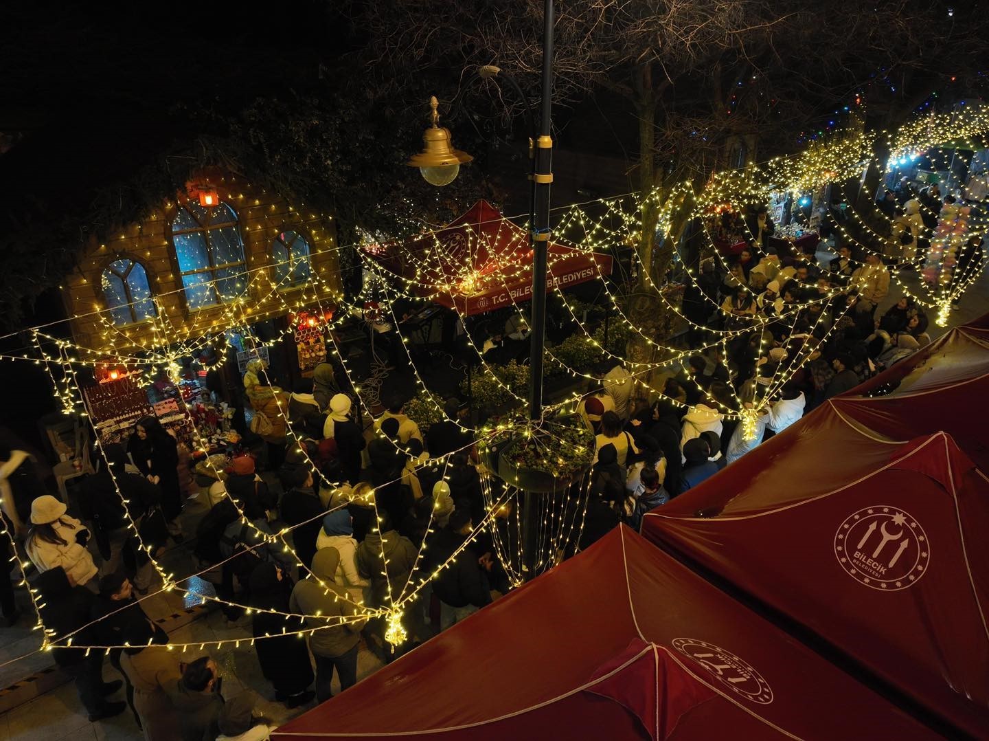 Bilecik&rsquo;te yeni yıl coşkusu Sanat Sokağı&rsquo;nda konserlerle yaşanıyor
