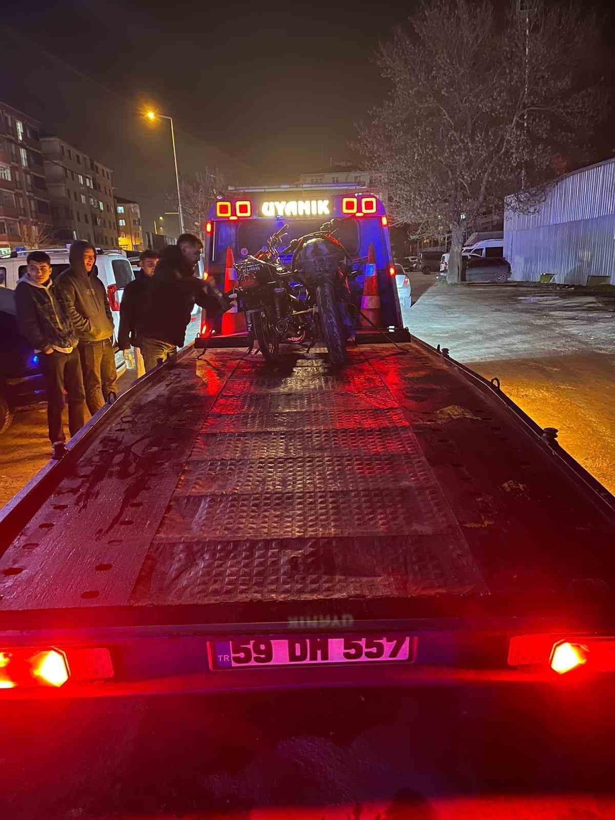 Trafiği tehlikeye atan 3 motosiklet s&uuml;r&uuml;c&uuml;s&uuml;ne 87 bin lira ceza
