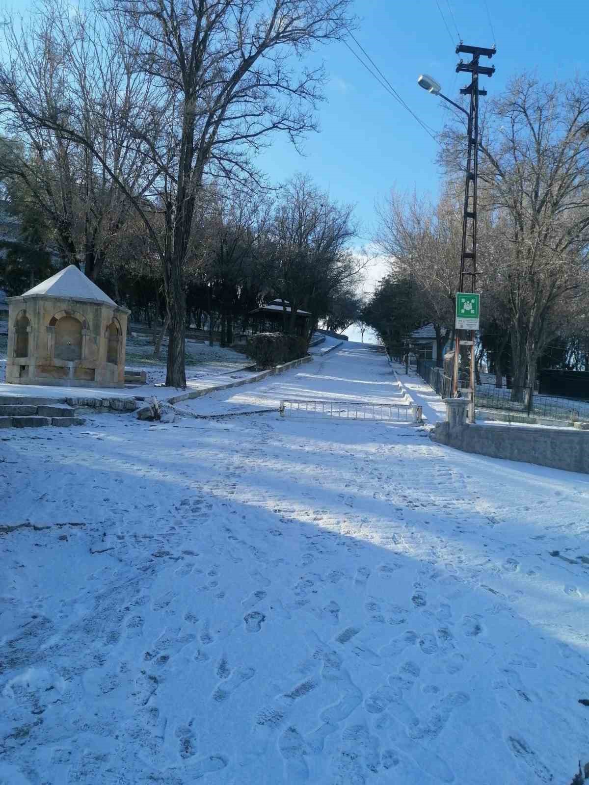 Karapınar&rsquo;da beklenen kar geldi
