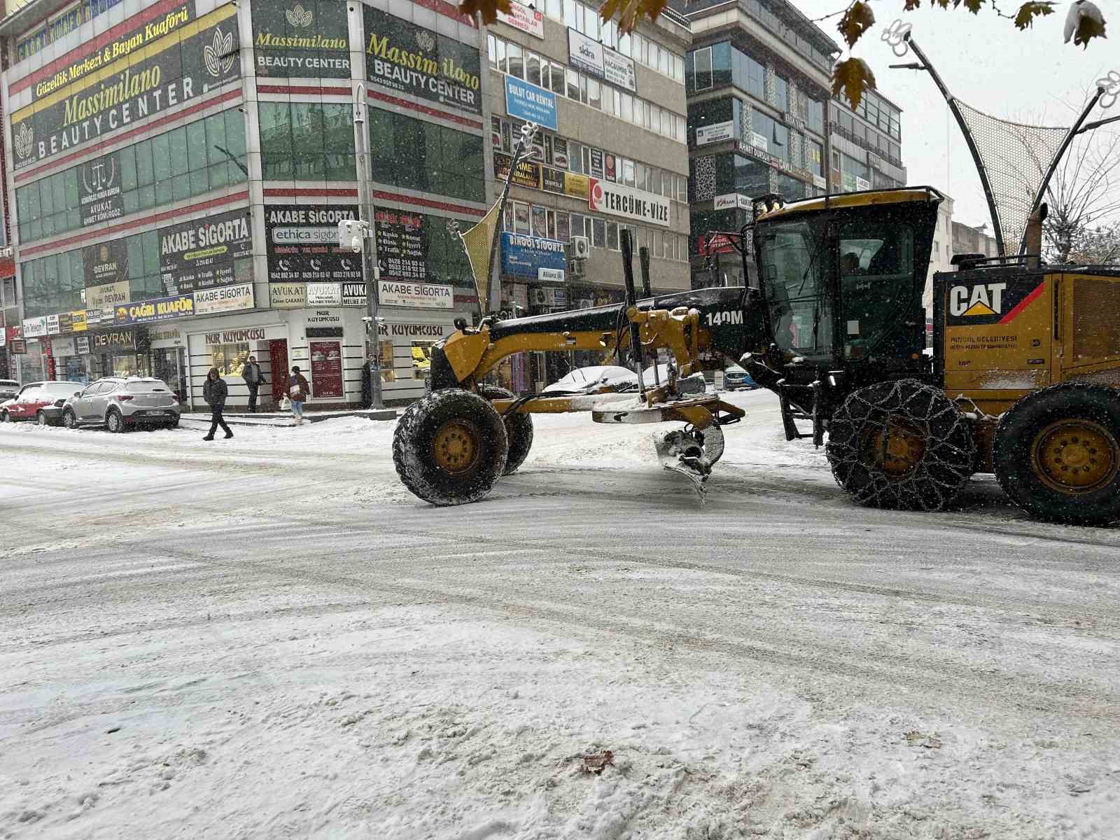 Bingöl’de beklenen kar yağışı başladı