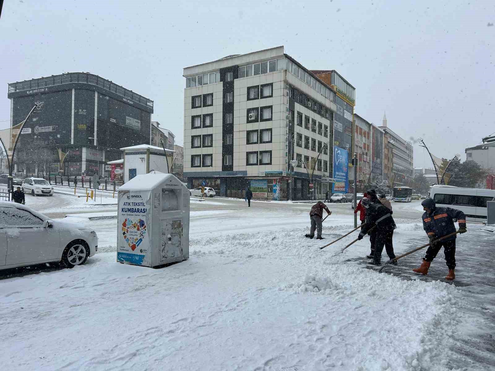 Bingöl’de beklenen kar yağışı başladı