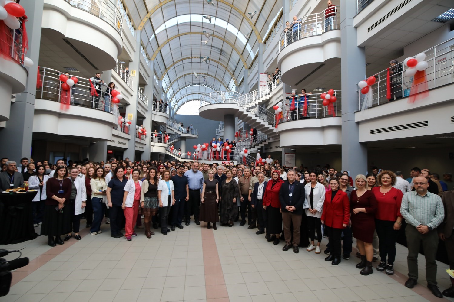 Akdeniz &Uuml;niversitesi Hastanesi&rsquo;nde yeni yıl coşkusu
