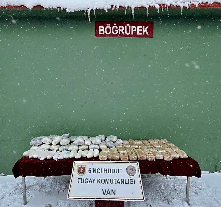 MSB: "Van hudut hattında icra ettiği arama tarama faaliyetleri kapsamında 77 kilo 805 gram uyuşturucu madde ele geçirdi"