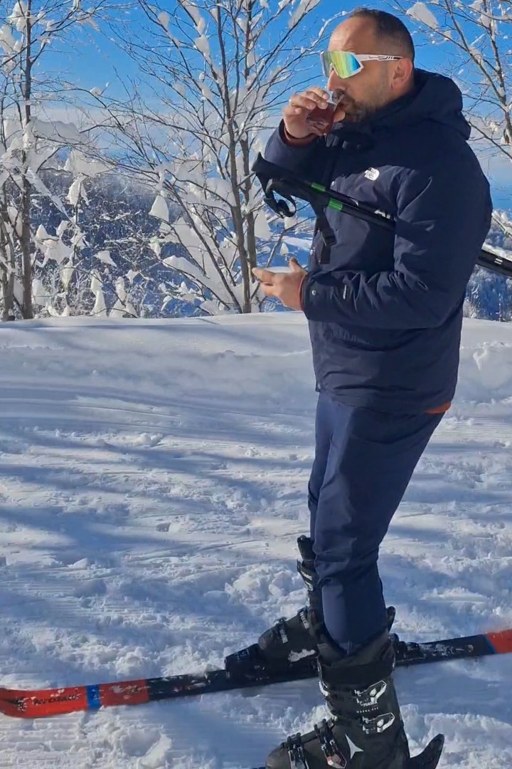 Hem &ccedil;ay i&ccedil;ti hem karda kaydı
