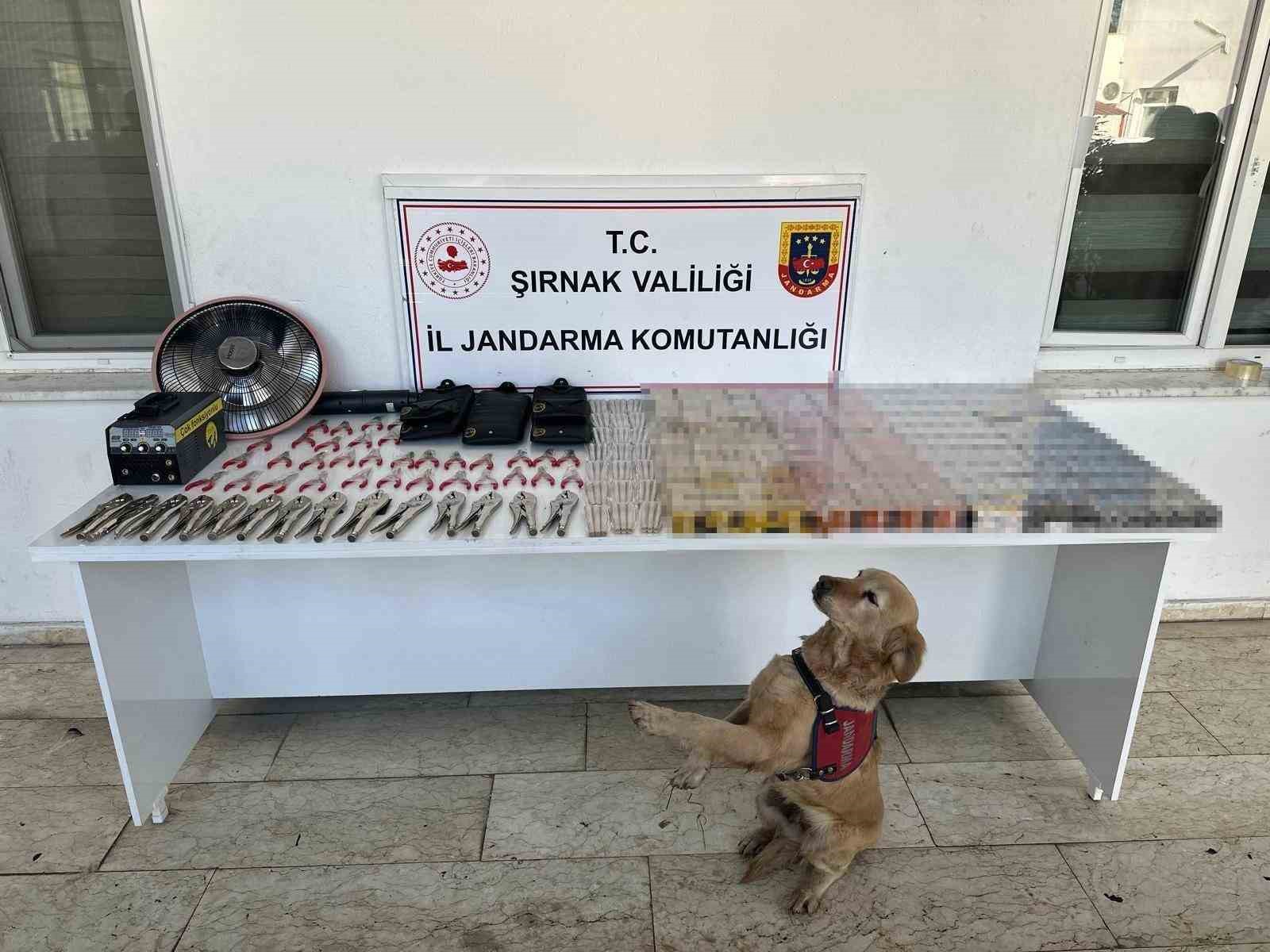 Şırnak’ta jandarmadan kaçakçılık operasyonu: 27 milyon liralık kaçak malzeme ele geçirildi