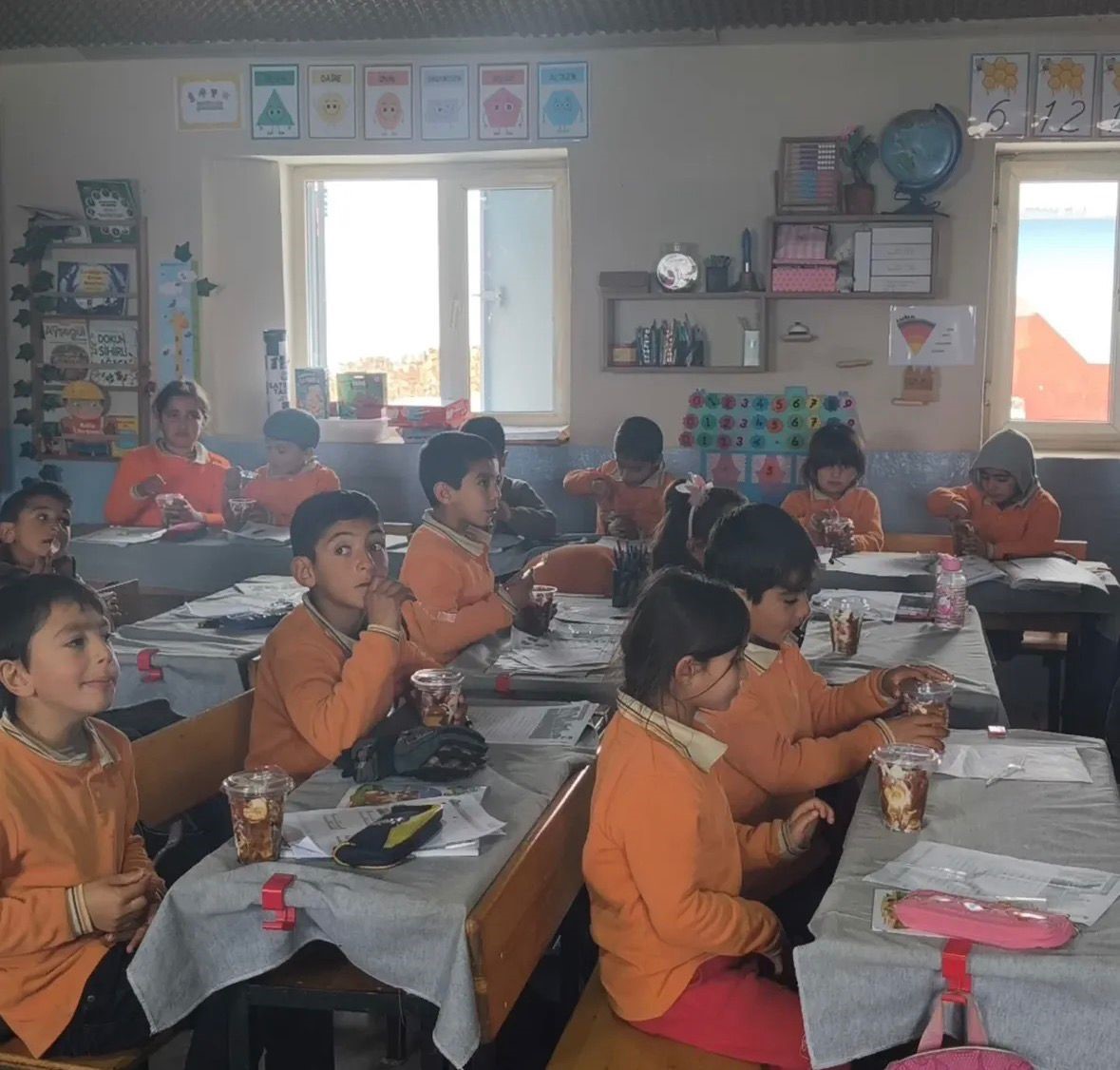 K&ouml;y okulu &ouml;ğrencilerine waffle s&uuml;rprizi
